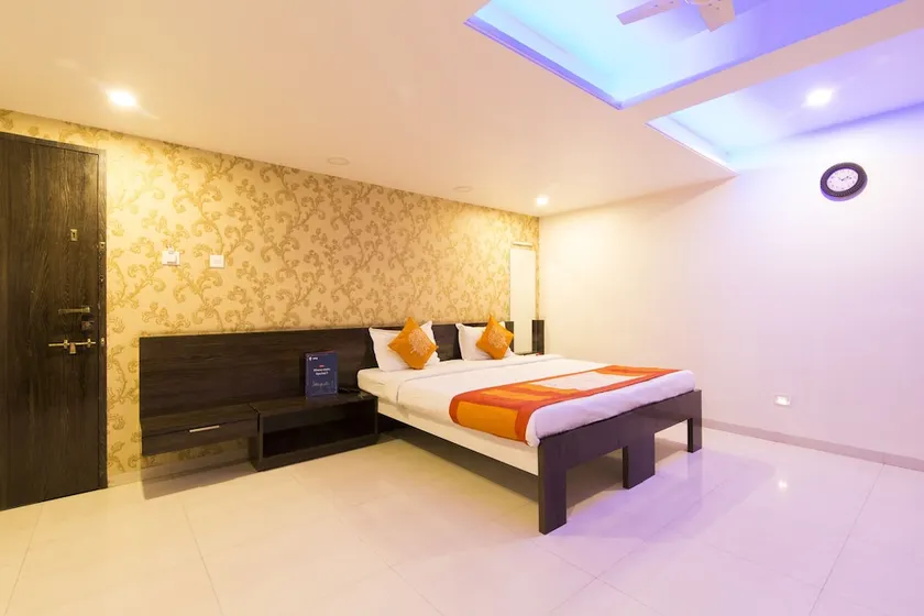 Hotel Staywel by OYO Rooms - Image 1