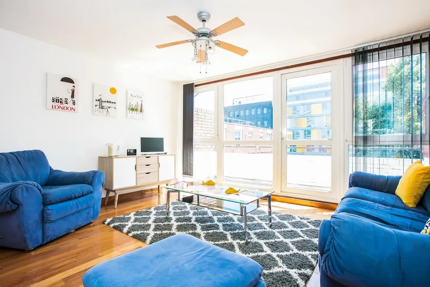 2 Bedroom Flat In Old Street With Private Balcony - Image 1