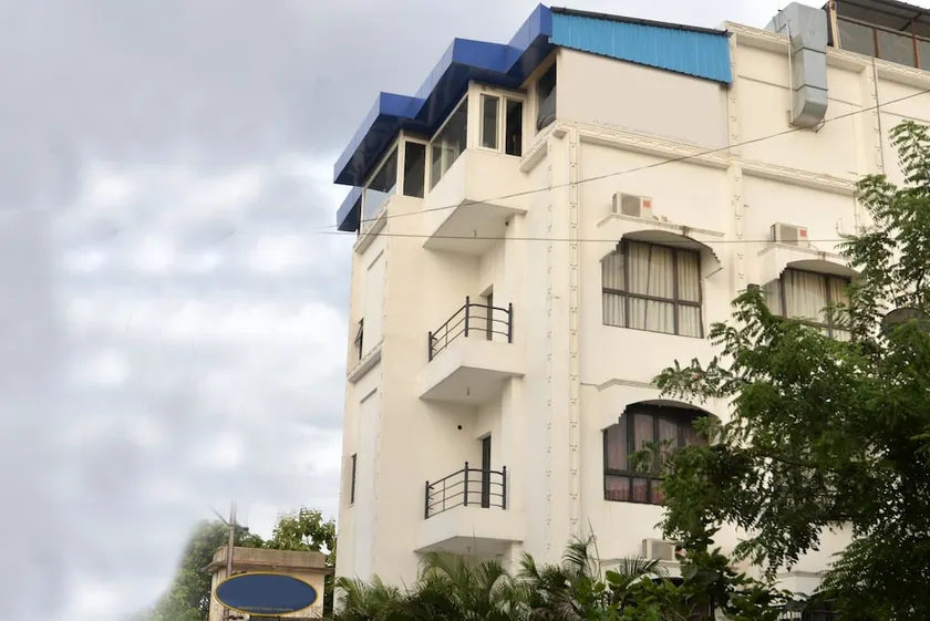 OYO 15241 Gen X Banjara by 1589 Hotels - Image 1