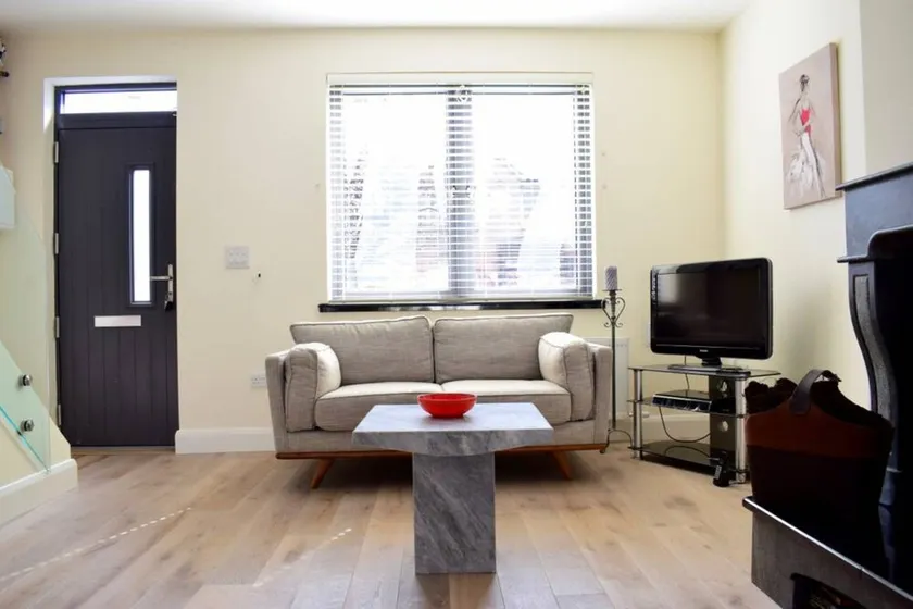2 Bedroom House Near City Centre - Image 1