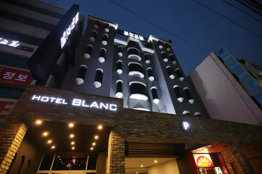 Blanc Hotel Cheongju - Image 1