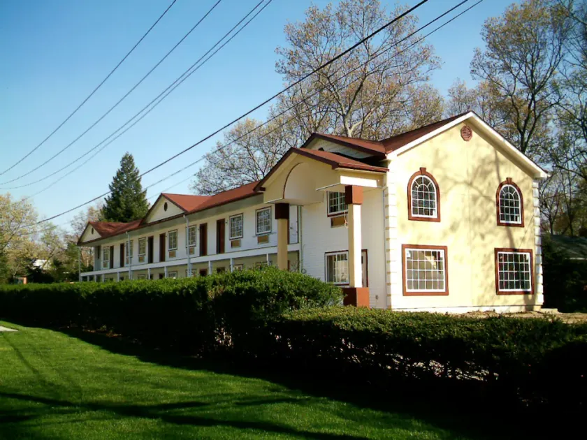 Relax Inn Bed & Breakfast - Image 1