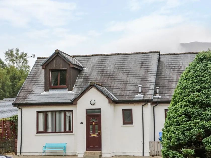 3 Angus Crescent - Image 1