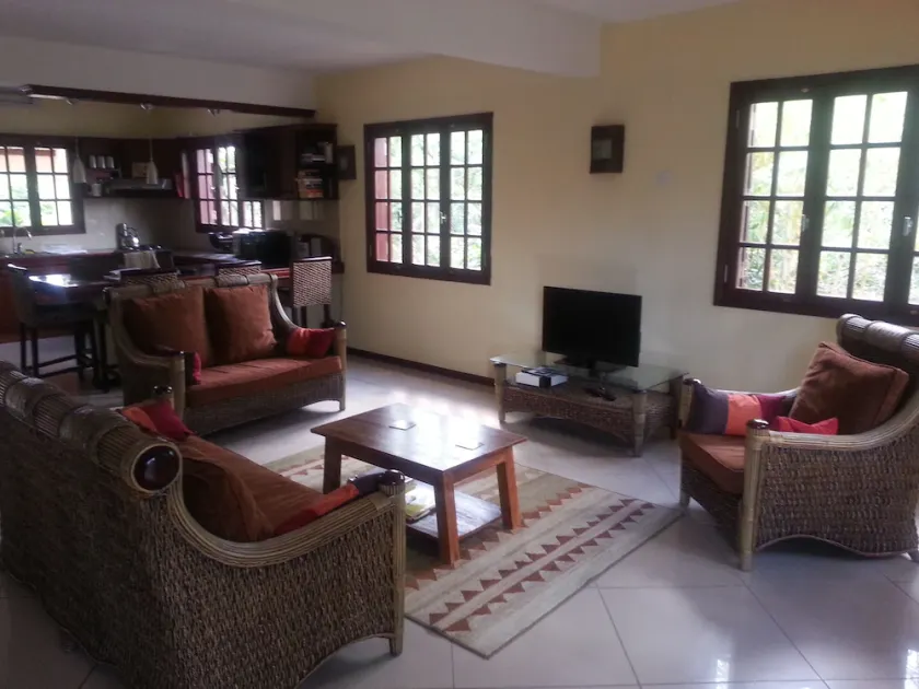 Beautiful 4-bed Villa Pool & Maid in La Preneuse - Image 1
