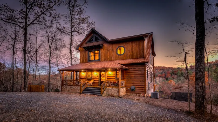 EZ Come EZ Geaux - Stunning Mtn Views - Hot Tub - Image 1