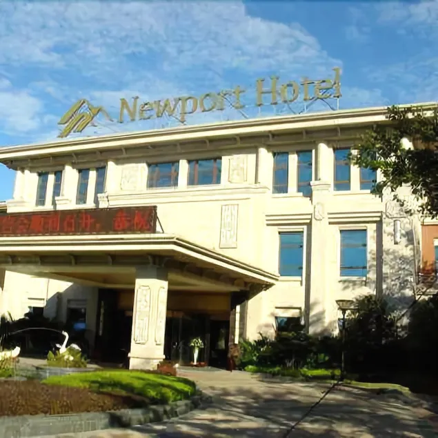 Newport Hotel - Image 1
