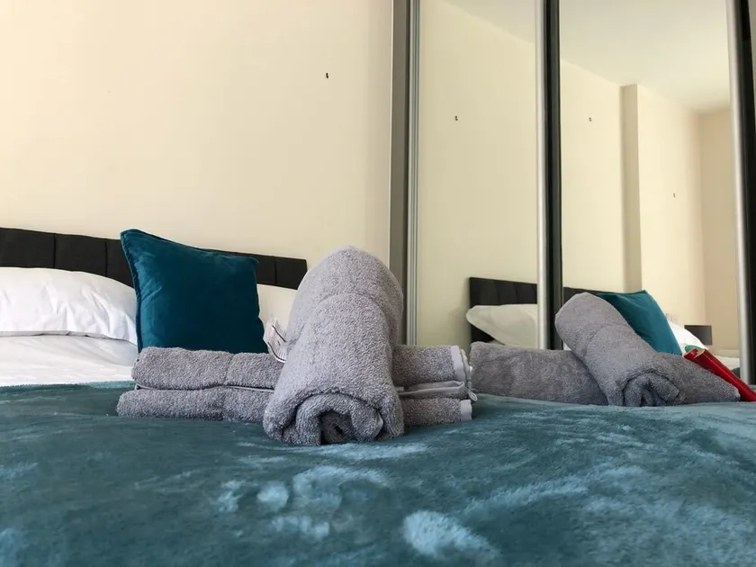 Queens Court Apartment - Image 1