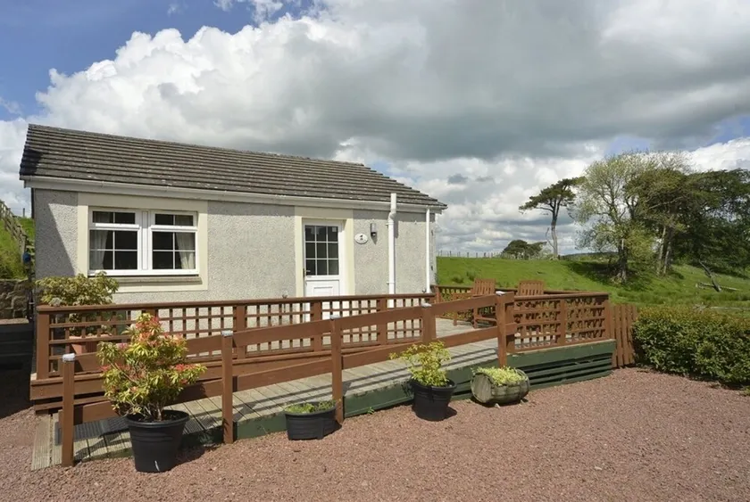Captivating 2-bed Cottage Near Biggar - Image 1
