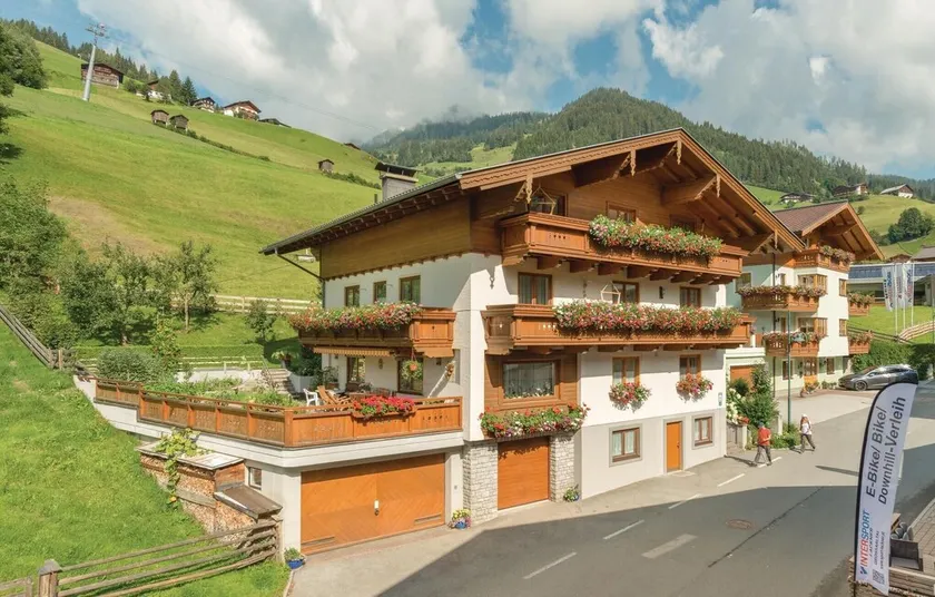 Beautiful Apartment in Grossarl With 2 Bedrooms and Wifi - Image 1