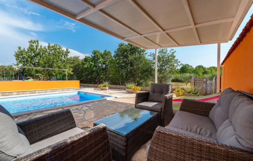 Beautiful Home in Novigrad With Wifi and 4 Bedrooms - Image 1