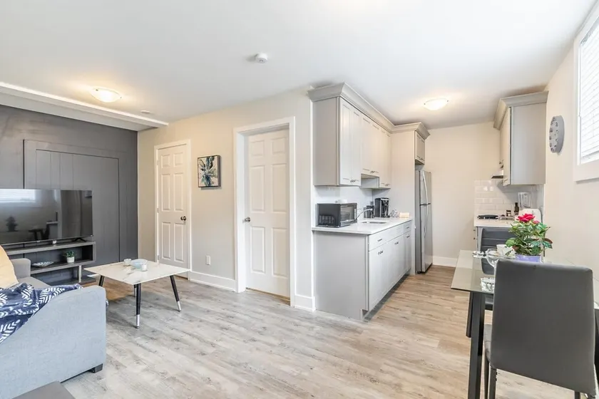 1BR Boutique Apt - Within DT Hamilton - Image 1