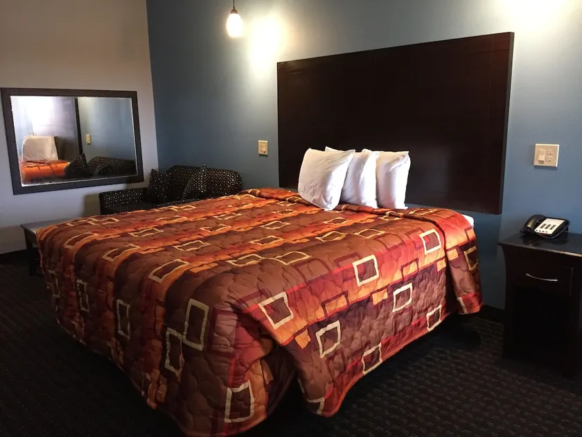 Classic Inn and Suites Humble - Image 1