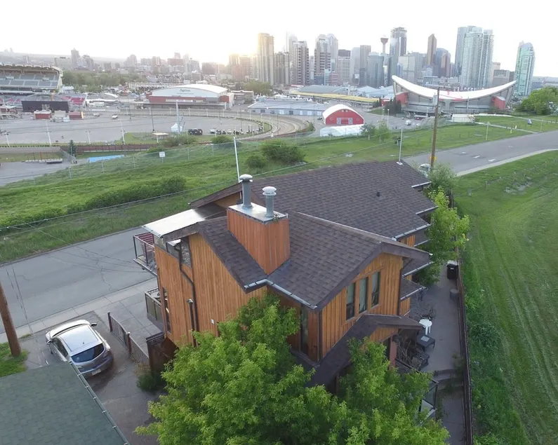 Calgary City View by Elevate Rooms - Image 1