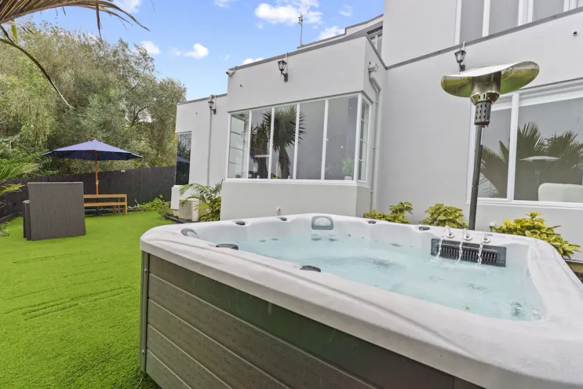 High-end Modern Villa Spa Pool & Views - Image 1