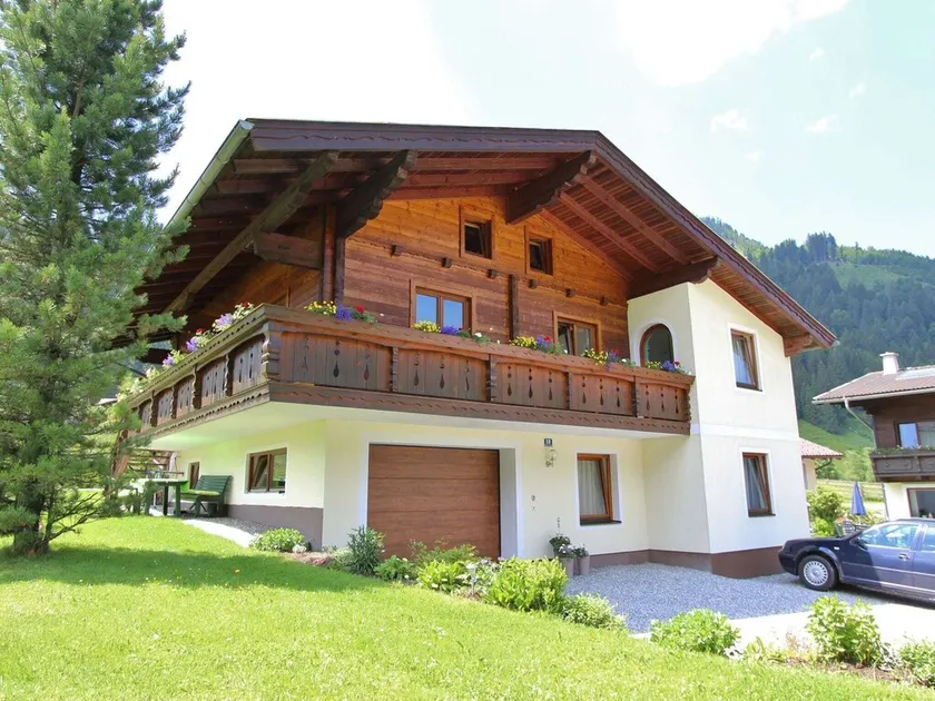 Spacious Apartment in Kleinarl near Ski Lift - Image 1