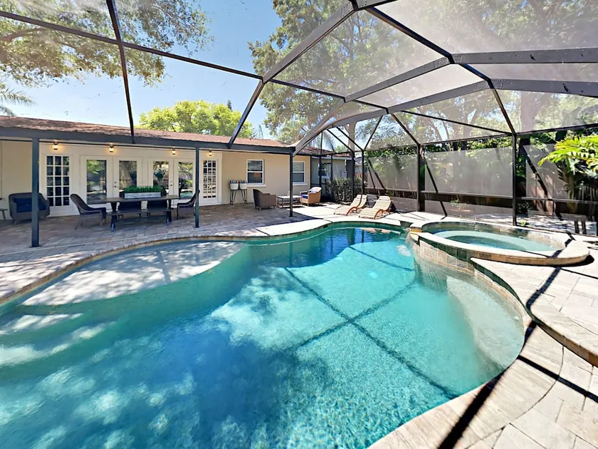 4br W/ Screened Pool & Spa - Near Siesta Key Beach 4 Bedroom Home - Image 1