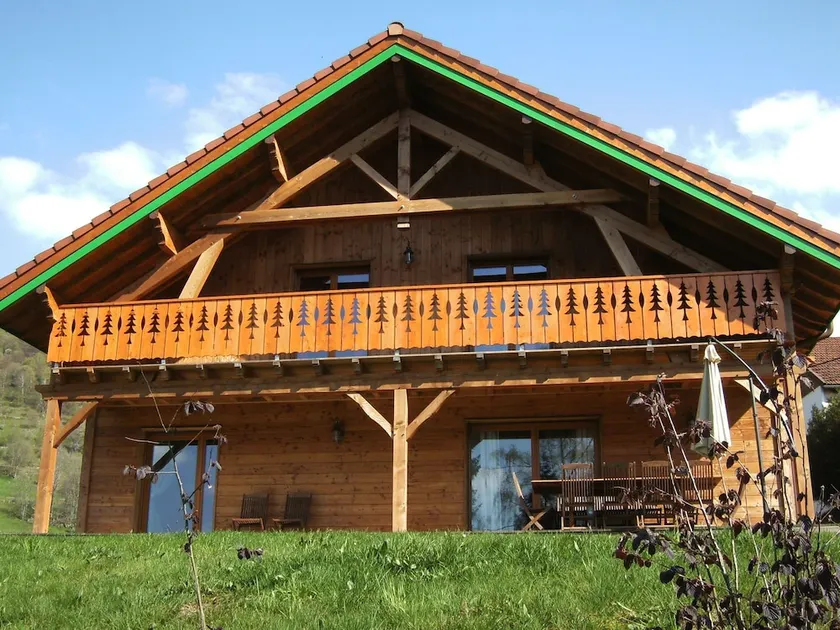 A Large and Magnificent Wooden Chalet With a Sauna - Image 1