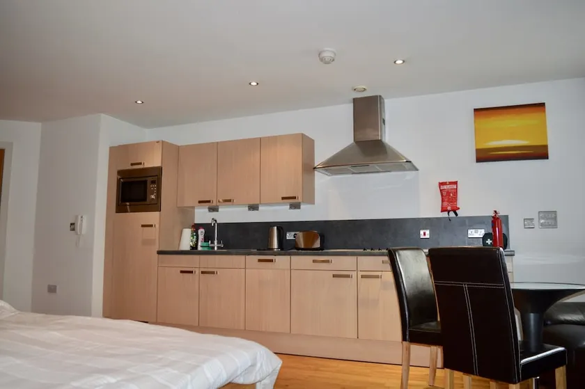 Studio Apartment in Central Manchester - Image 1