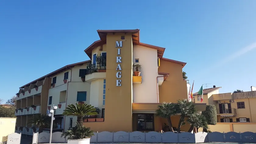 Hotel Mirage - Image 1