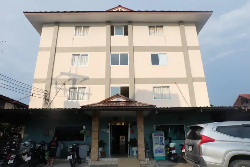 Donkhunwang Mansion - Image 1