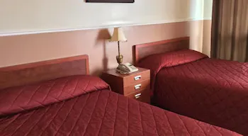 Auberge Du Lac Beauchamp - Image 1
