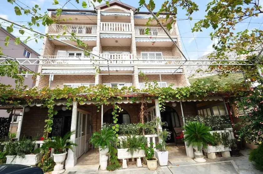 Beach Apartments with Pool - Image 1