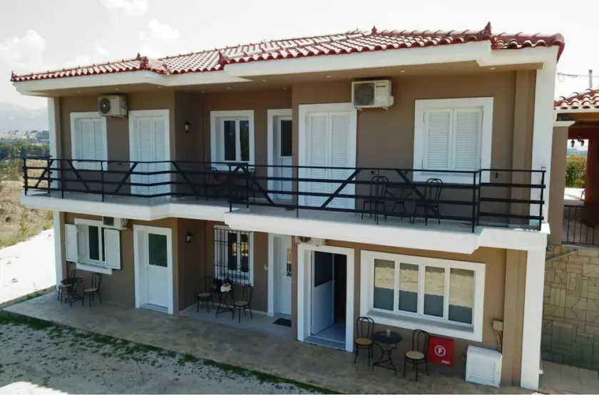 Filippion Hotel - Image 1