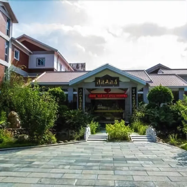 Qingyuanshan Hotel - Image 1