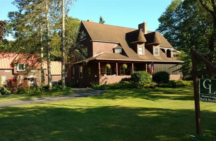 Geyser Lodge Bed & Breakfast - Image 1