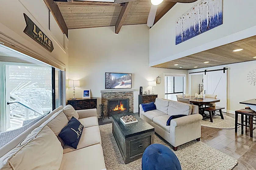 Stylish Forest Pines Beach & Ski Getaway 3 Bedroom Townhouse - Image 1