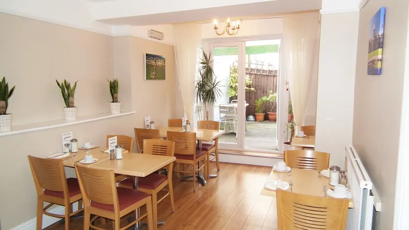The Kelvin Guest House - Image 1
