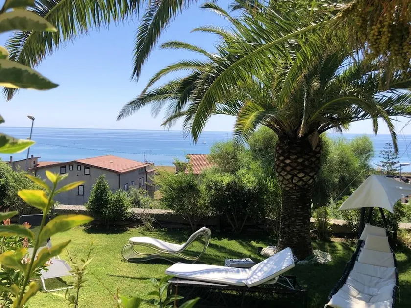 5 bedrooms house at Brancaleone Marina 200 m away from the beach with sea view jacuzzi and enclosed - Image 1