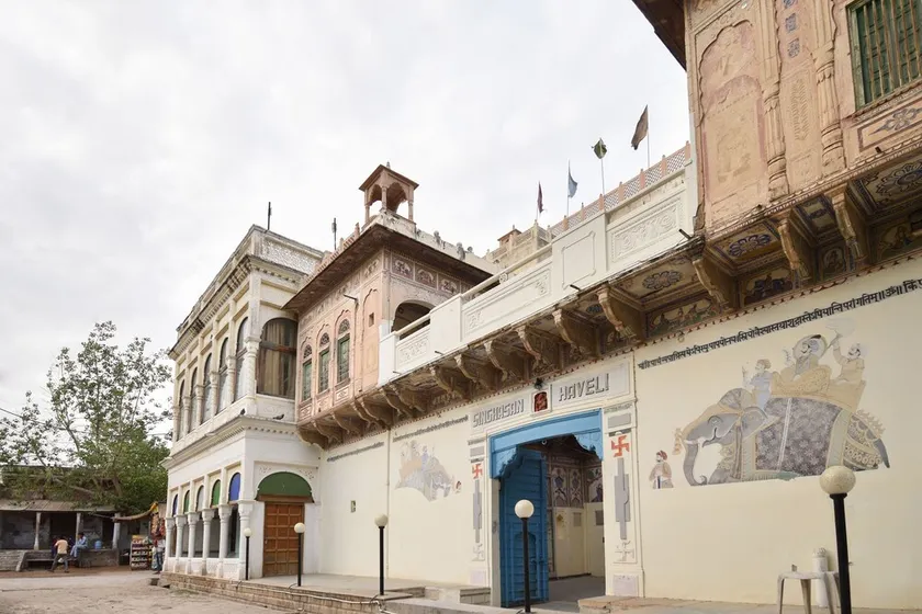 OYO 46031  Singhasan Haveli - Image 1