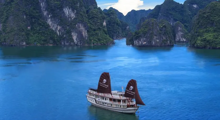 Viola Cruise Halong Bay - Image 1