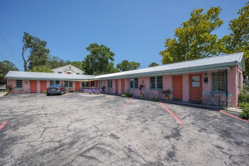 The Florida Motel - Image 1