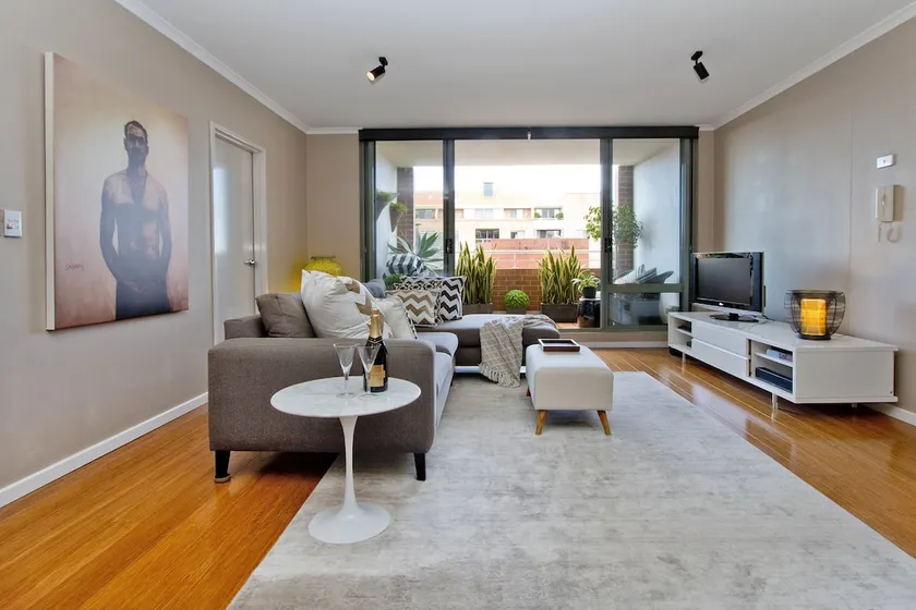 Ample Space In This 1 Bed Apt Also With Pool/Gym - Image 1