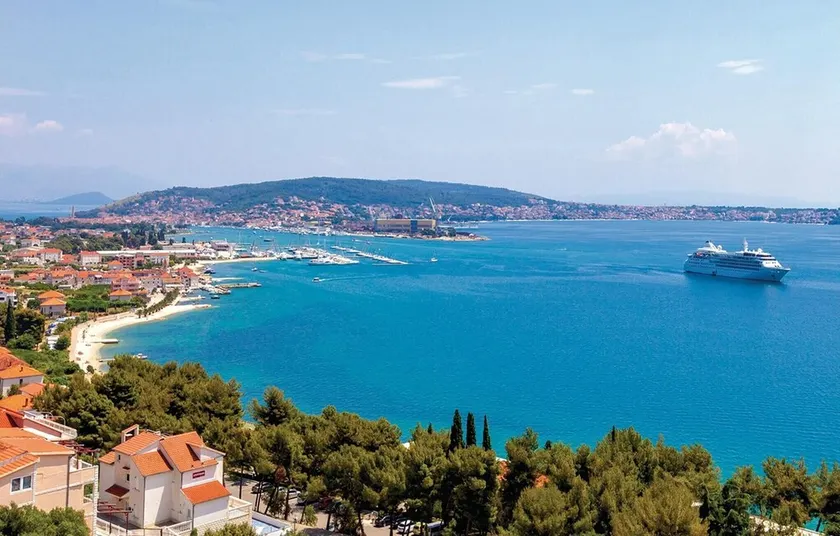 Stunning Home in Blizna Donja With Wifi and 4 Bedrooms - Image 1