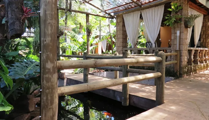 Dinkwe Lodge & Guest House - Image 1