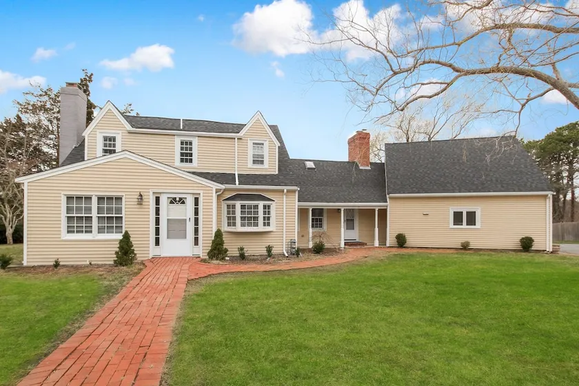 Renovated Retreat - Near Beaches & Town 5 Bedroom Home - Image 1