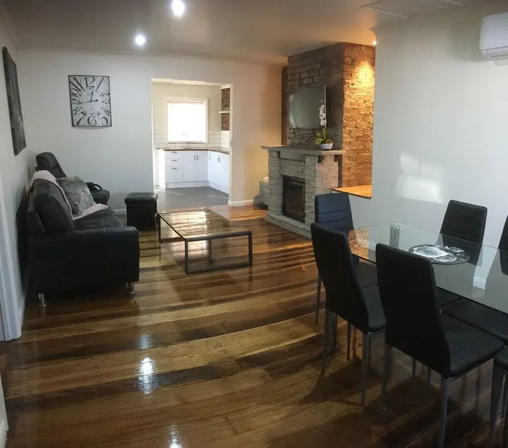 3ree Spacious & charming Apartment - Image 1