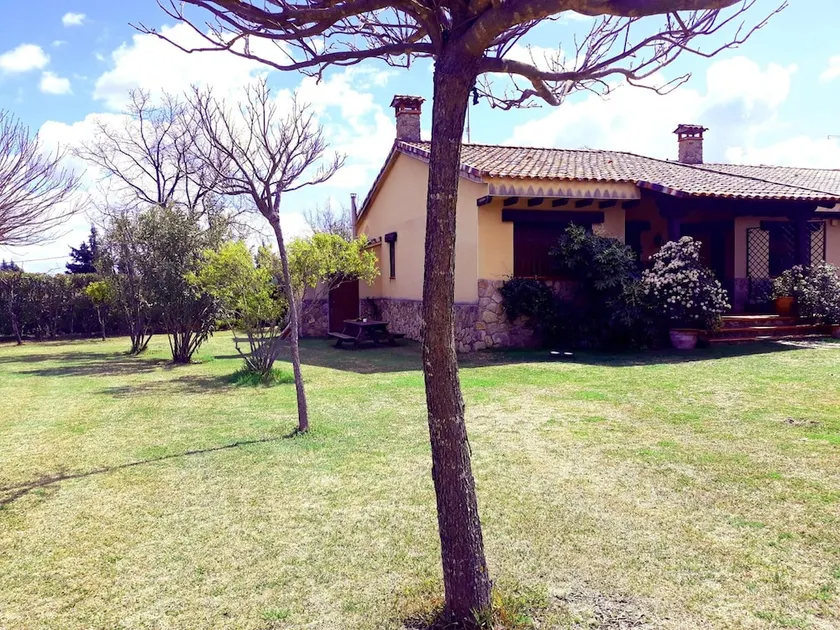 House With 3 Bedrooms in Candeleda, With Wonderful Mountain View and Enclosed Garden - Image 1