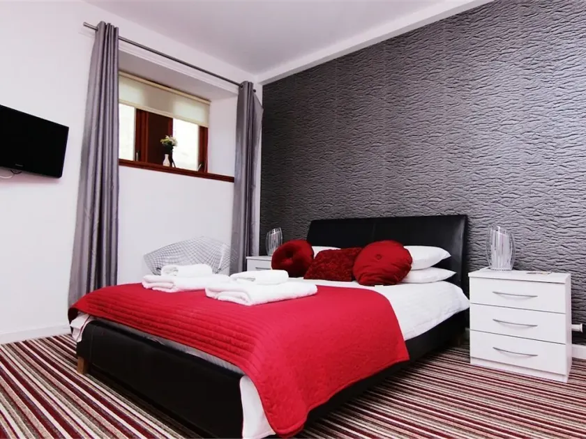 Rosemount Palace - Image 1