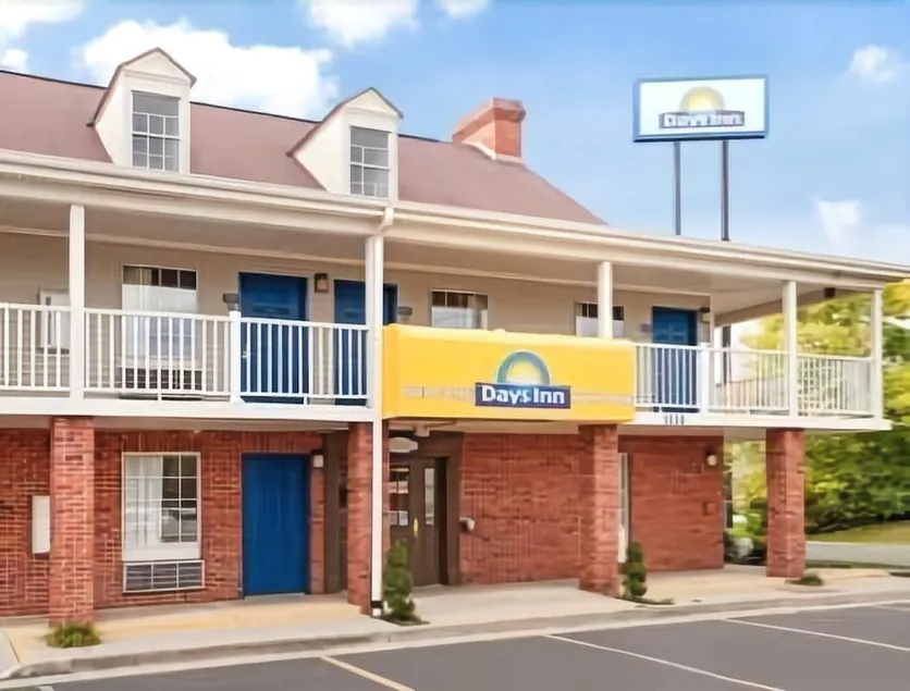 Days Inn by Wyndham Auburn - Image 1