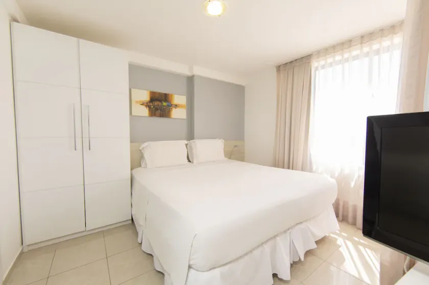 Flat Espacoso Perfeito para familia em Areia Preta por Carpediem - Image 1