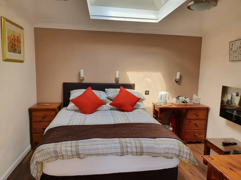Penryn Guest House - Image 1