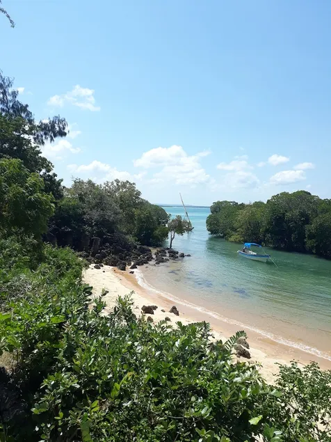 Merry Crab Beach Hotel - Image 1
