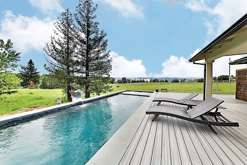 Bella Terra: Chef's Kitchen, Waterfall Pool & Spa 3 Bedroom Home - Image 1