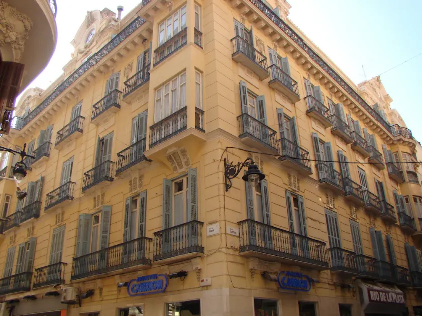 Residencia Universitaria Santa Paula - Image 1