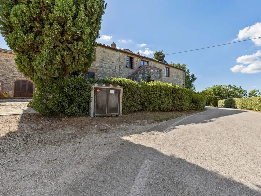Lovely Holiday Home in Castellina in Chianti with Garden - Image 1
