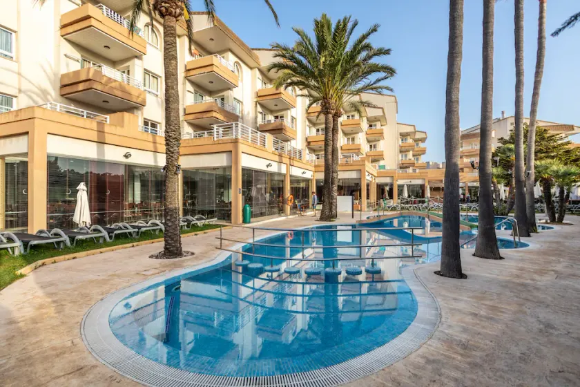 Hotel Illot Suites - Image 1